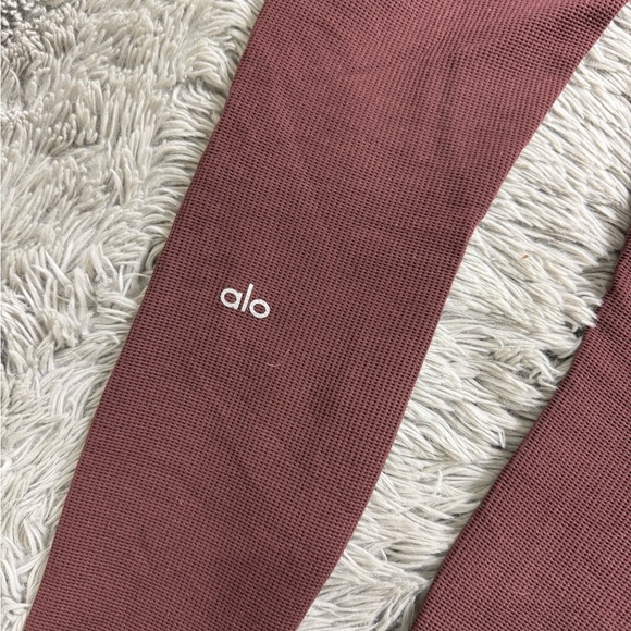 Alo Yoga Micro Waffle Knit Lowkey Leggings in Cherry Cola size xxs - Picture 7 of 10